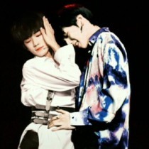 十八岁以下禁止观看打扑克在线